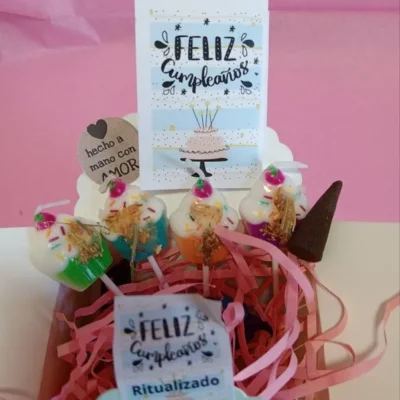 Pack Ritual Felíz Cumpleaños, 7 velas ungidas y ritualizadas con oración y cono de incienso.