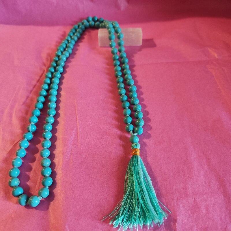 COLLAR JAPA MALA NUDADO DE 95 CM CON 108 CUENTAS DE TURQUESINA EN 8 MM Y BORLA DE 7 CM