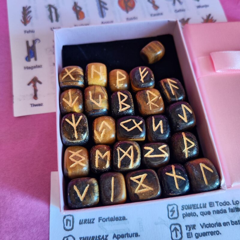 JUEGO DE 24 RUNAS VIKINGAS EN PIEDRA NATURAL DE OJO DE TIGRE