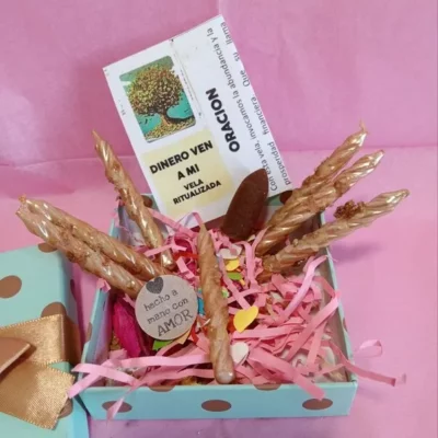 Pack Semanario Dinero Ven a Mí, 7 velas ungidas y ritualizadas con oración y cono de incienso.