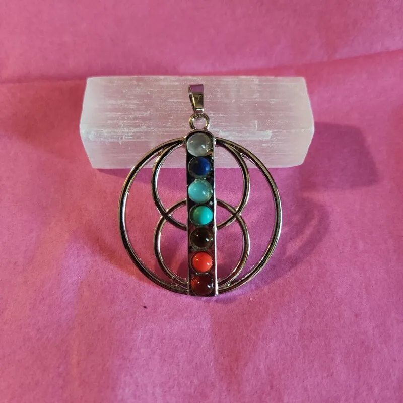 COLGANTE DE BISUTERÍA CON PIEDRAS DE 7 CHAKRAS infinito