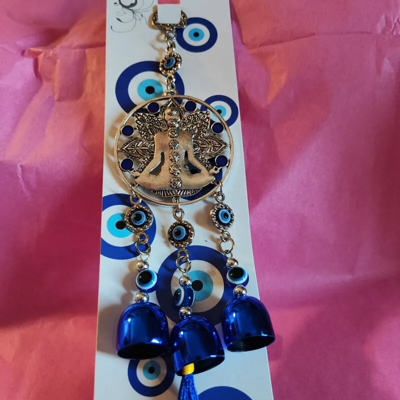 CHARM DE METAL DE OJO TURCO CON BUDA Y CASCABELES AZULES 29 X 6 CM