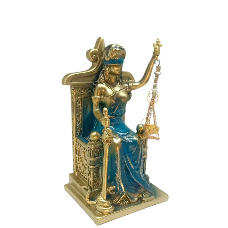 Figura En Resina Diosa De La Justicia Sentada 19 Cms Aprox Bronce/Azul