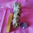 SAHUMERIO ATADITO DE SALVIA BLANCA Y SINUATA CREMA DE APROX 11 CMS