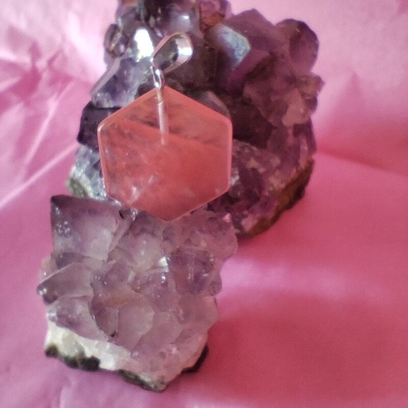 COLGANTE PIEDRA EN HEXÁGONO 22 MM EN CUARZO CEREZO