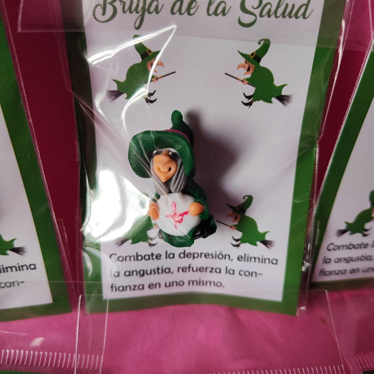 BRUJITA HECHA A MANO CON AMULETO Y PIEDRA NATURAL: BRUJA DE LA SALUD