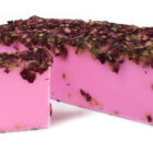PASTILLA DE JABÓN AMOR PROPIO Y AUTOESTIMA ARTESANAL. ROSAS Y PÉTALOS.