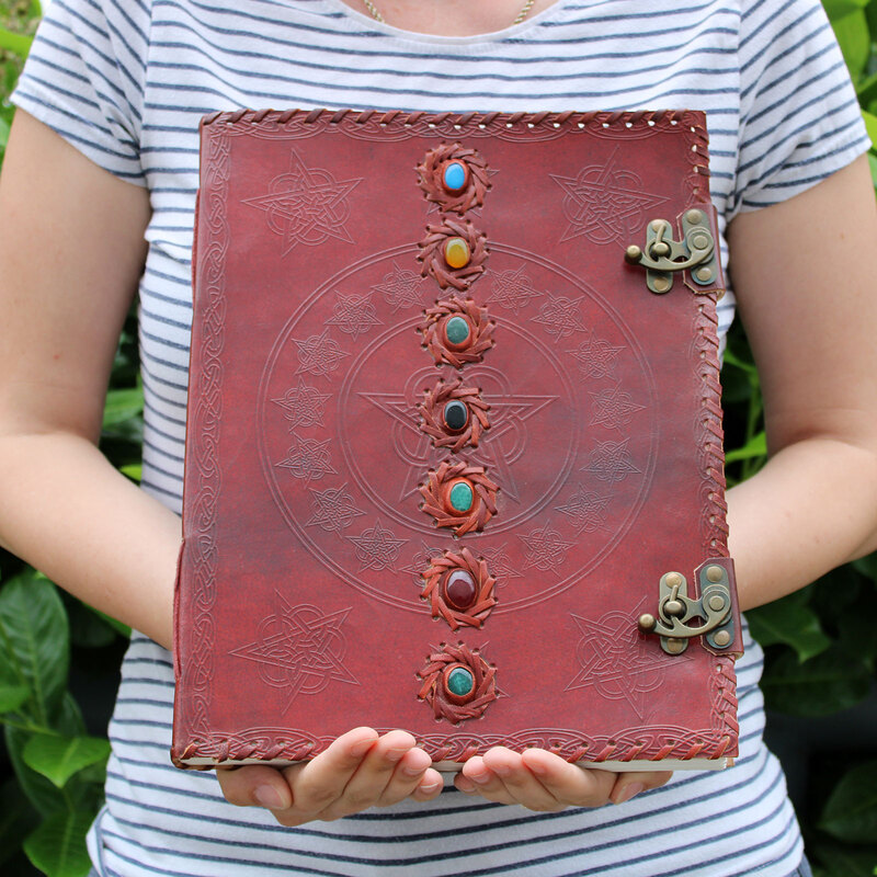 CUADERNO GRIMORIO Libro GIGANTE de Cuero de los 7 Chakras 33x25x2,5 (cm),
