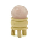 ESFERA FACETEADA Curativa de Piedras Preciosas y soporte de madera. CUARZO ROSA . 10 x 5,5 (cm)