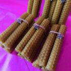 PACK DE 4 VELAS ARTESANALES MIEL PANAL NATURAL NUDO DE BRUJAS 10 CM