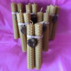PACK DE 4 VELAS ARTESANALES MIEL PANAL NATURAL CON CORAZON OJO TIGRE 10 CM