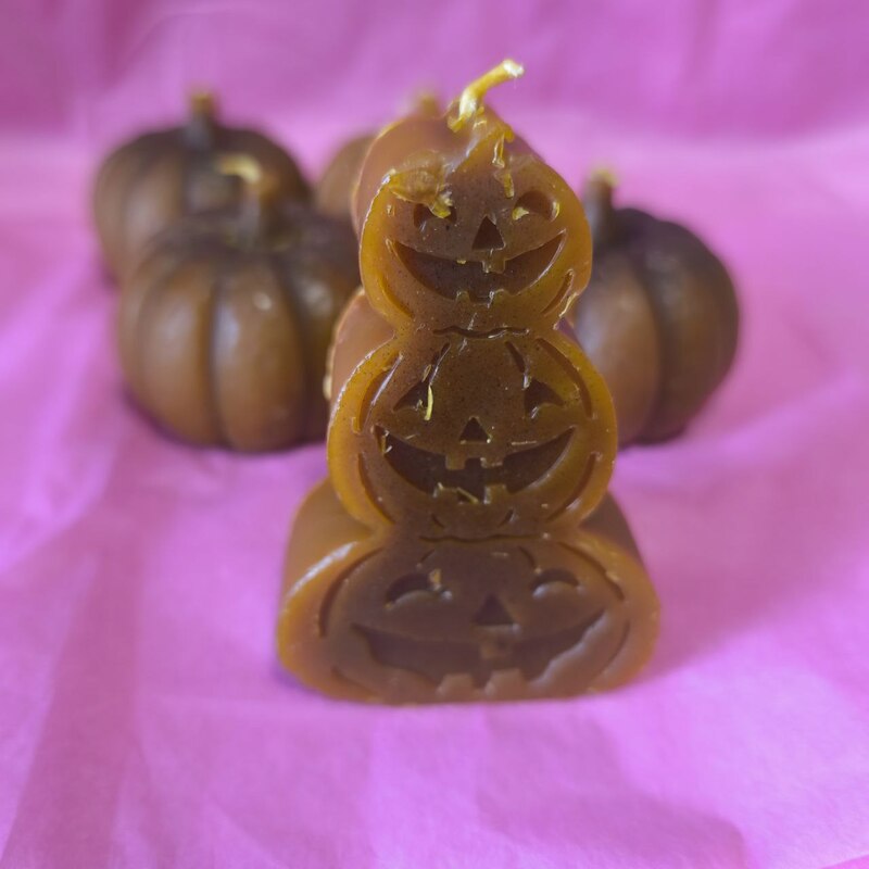VELA TRIPLE CALABAZA MIEL MACIZA NATURAL. 9X6CM