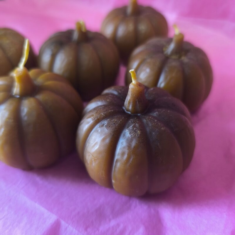 VELA CALABAZA DE LA COSECHA. MIEL MACIZA NATURAL. 7X6CM