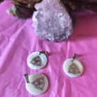 COLGANTE NÁCAR TRIQUETRA . PROTECCIÓN, SALUD Y SUEÑOS 18 MM