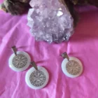 COLGANTE NÁCAR VEGVISIR. BRUJULA VIKINGA. BUSCADOR DE CAMINOS O SEÑALES 18 MM