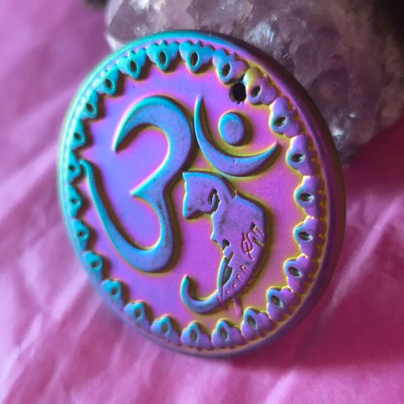 COLGANTE CERAMICA 47 MM DE CHOKU REI & OM CON TITANIO