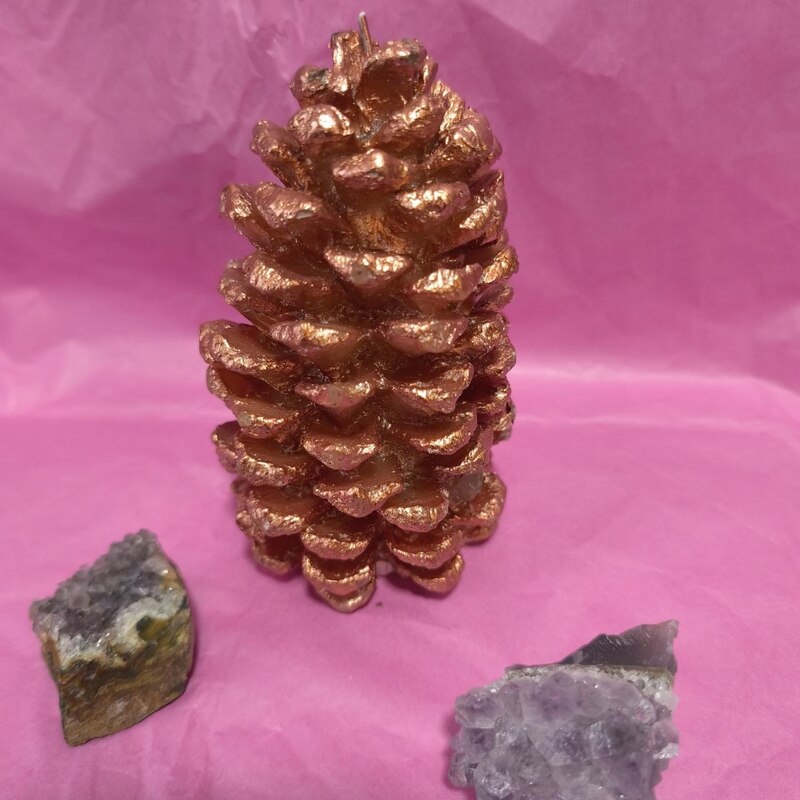 VELÓN PIÑA DE NAVIDAD. UNGIDA Y RITUALIZADA. PLATEADA O COBRIZA VELÓN PIÑA DE NAVIDAD. UNGIDA Y RITUALIZADA. PLATEADA O COBRIZA