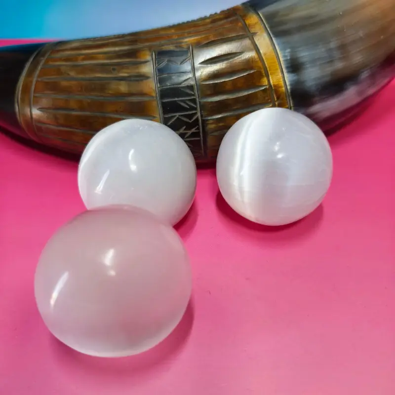 ESFERA DE PIEDRA NATURAL DE SELENITA Esfera selenita 4/5 cm A+++