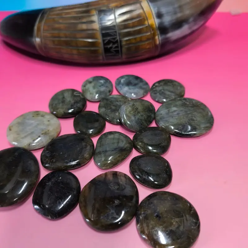 Rodado plano labradorita 30-50 mm aprox.