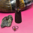 Anillo acero plateado nudo bruja cabujón o
