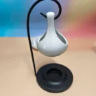 QUEMADOR DE ACEITE ESENCIAL O CERA PERFUMADA, METAL Y CERAMICA. SAQUITO BLANCO