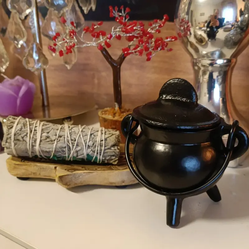 CALDERO ESOTÉRICO DE HIERRO FUNDIDO CON TAPACALDERO ESOTÉRICO DE HIERRO FUNDIDO CON TAPA