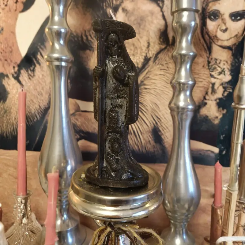 VELÓN GIGANTE SANTA MUERTE NEGRA EDICIÓN ESPECIAL. PINTADO A MANO CON ORACIÓN
