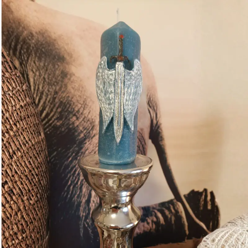 VELÓN GIGANTE ALAS Y ESPADA ARCÁNGEL SAN MIGUEL EDICIÓN ESPECIAL. PINTADO A MANO CON ORACIÓN