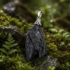 COLGANTE PIEDRA IRREGULAR DE TARAMITA NEGRA APROX. 2 X 4-5 CM. Tamarita