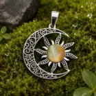 olgante Sol y Luna de Acero Inoxidable con Piedra Natural de 10 mm | 32 × 30 mm | Varias opciones disponibles
