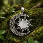 olgante Sol y Luna de Acero Inoxidable con Piedra Natural de 10 mm | 32 × 30 mm | Varias opciones disponibles