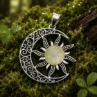 olgante Sol y Luna de Acero Inoxidable con Piedra Natural de 10 mm | 32 × 30 mm | Varias opciones disponibles