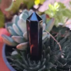 PUNTA ENERGÉTICA OBELISCO HEXAGONAL DE TURMALINA NEGRA 7.5 X 2.5CM.