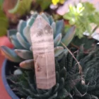 PUNTA ENERGÉTICA OBELISCO HEXAGONAL DE CUARZO AHUMADO 7.5 X 2.5CM.