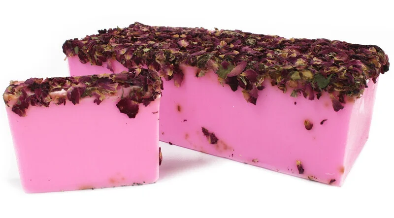 PASTILLA DE JABÓN AMOR PROPIO Y AUTOESTIMA ARTESANAL. ROSAS Y PÉTALOS.