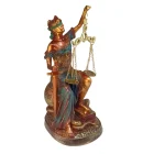 Figura En Resina Diosa De La Justicia Sentada 27 Cms Apox Color Cobre/Verde