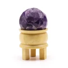 ESFERA FACETEADA Curativa de Piedras Preciosas y soporte de madera. AMATISTA . 10 x 5,5 (cm)