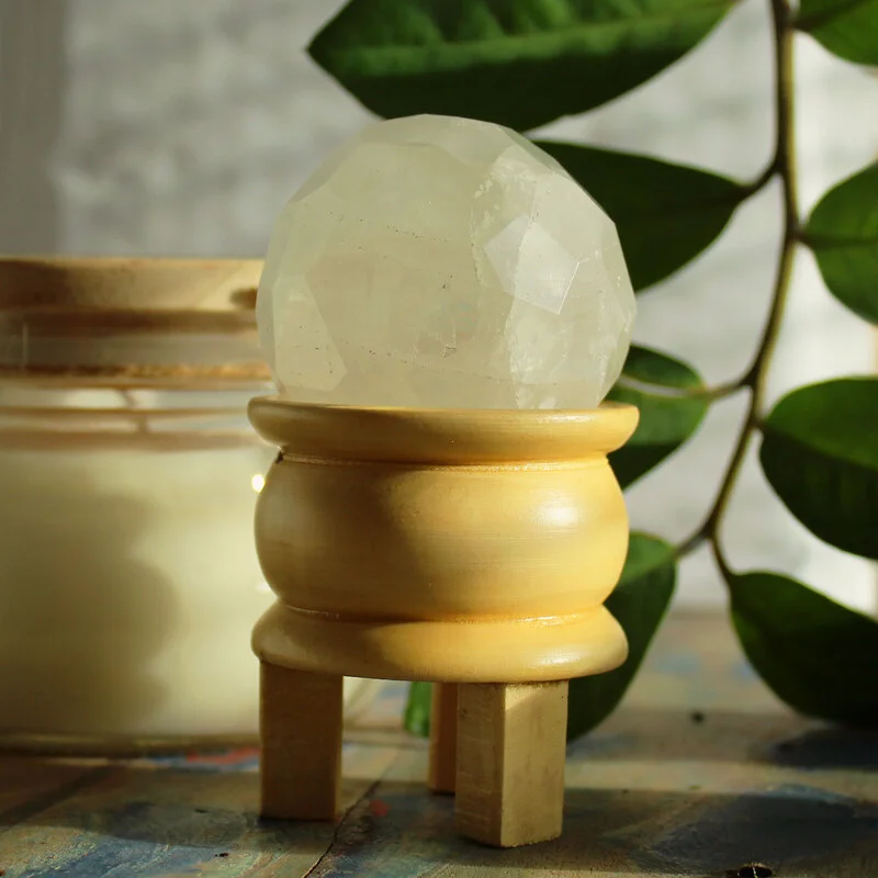 ESFERA FACETEADA Curativa de Piedras Preciosas y soporte de madera. CUARZO DE ROCA . 10 x 5,5 (cm) ESFERA FACETEADA Curativa de Piedras Preciosas y soporte de madera. CUARZO DE ROCA . 10 x 5,5 (cm)