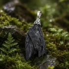 COLGANTE PIEDRA IRREGULAR DE TARAMITA NEGRA APROX. 2 X 4-5 CM. Tamarita