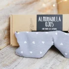 Almohadilla semillas y flores lavanda ojos. Corazones grises
