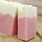 PASTILLA DE JABÓN FRESA Y NATA ARTESANAL
