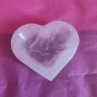 CUENCO DE PIEDRA NATURAL DE SELENITA EN FORMA DE CORAZÓN 8 X 7 CM