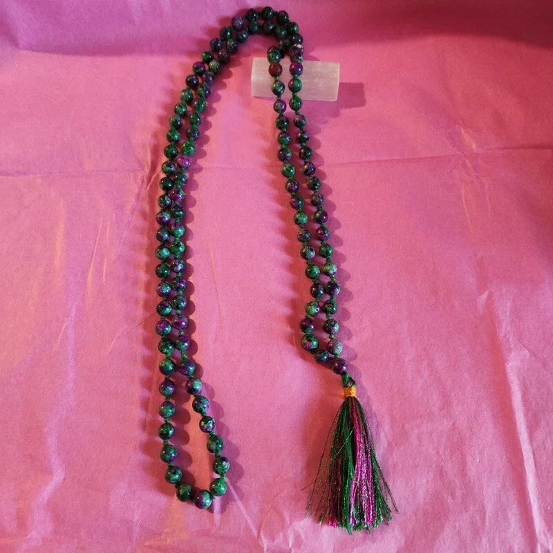 photo_17_2024-08-16_21-34-45 COLLAR JAPA MALA NUDADO DE 95 CM CON 108 CUENTAS DE RUBÍ CON ZOISITA EN 8 MM Y BORLA DE 7 CM