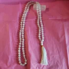 COLLAR JAPA MALA NUDADO DE 95 CM CON 108 CUENTAS DE SELENITA EN 8 MM Y BORLA DE 7 CM