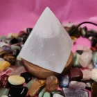 Lampara selenita mini piramide c/color. 4.5cm x 4cm.