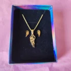 CONJUNTO DE CADENA, COLGANTE & PENDIENTES DE ACERO INOXIDABLE: ALAS doradas