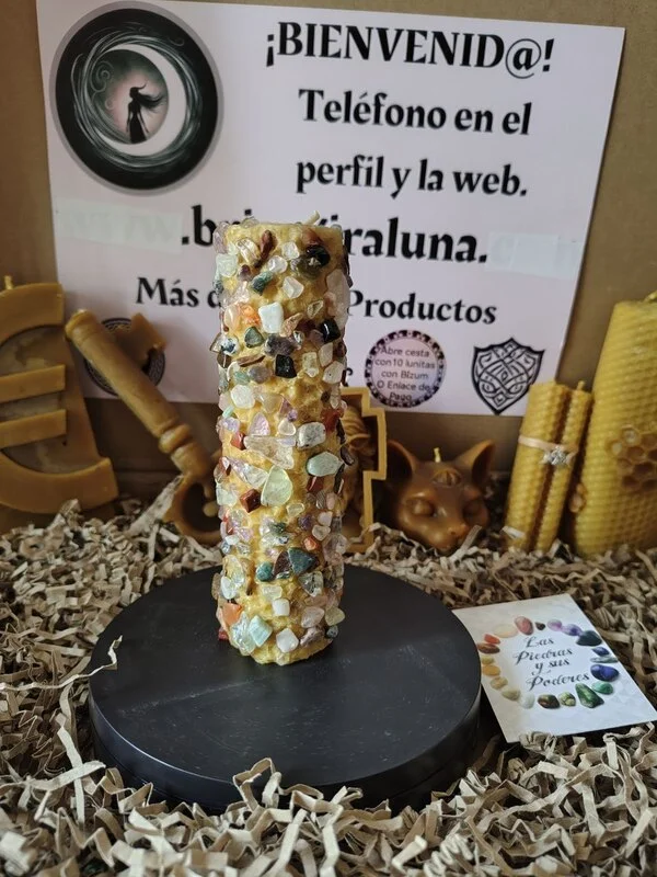 VELÓN GRANDE ESPECIAL MIEL 7 CHAKRAS, UNGIDA CON ACEITES ESOTERICOS Y PIEDRAS NATURALES. RITUALIZADA 15X6
