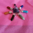 GENERADOR DE ENERGÍA DE 8 CM EN AMATISTA CON PIEDRAS DE LOS CHAKRAS