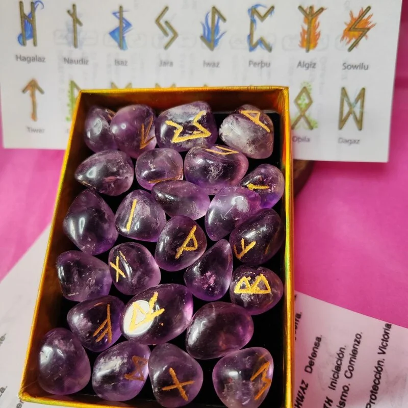 JUEGO DE 24 RUNAS VIKINGAS EN PIEDRA NATURAL DE AMATISTA