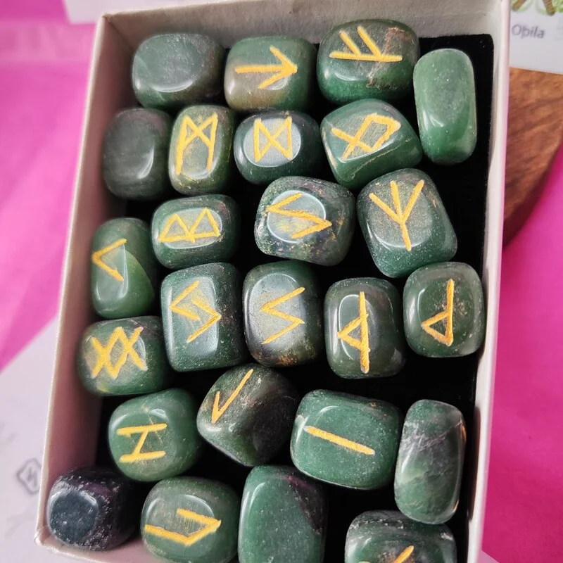 JUEGO DE 24 RUNAS VIKINGAS EN PIEDRA NATURAL DE JADE VERDE